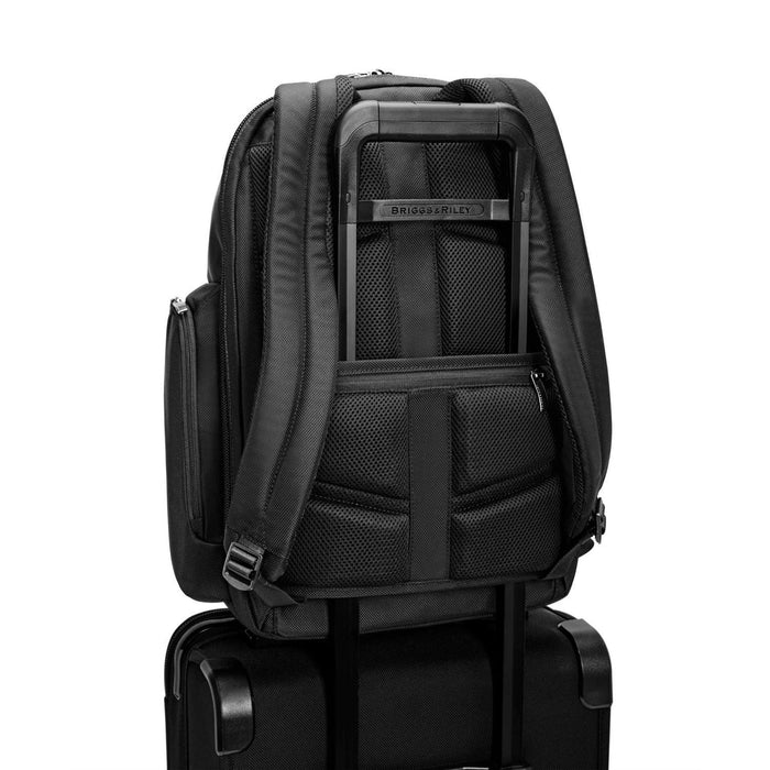 briggs and riley backpack vs tumi & @work Medium Cargo The backpack measures 43.2 x 34.3 x 21.6 cm in size and is available in the Hunter color. Briggs & Riley Baseline Medium